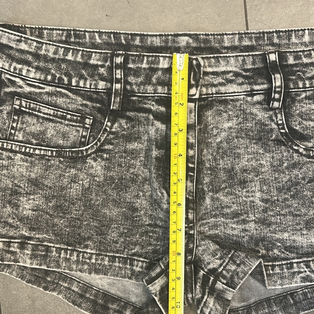Norma Kamali Boot Leg Jean Short - Picture 12 of 13
